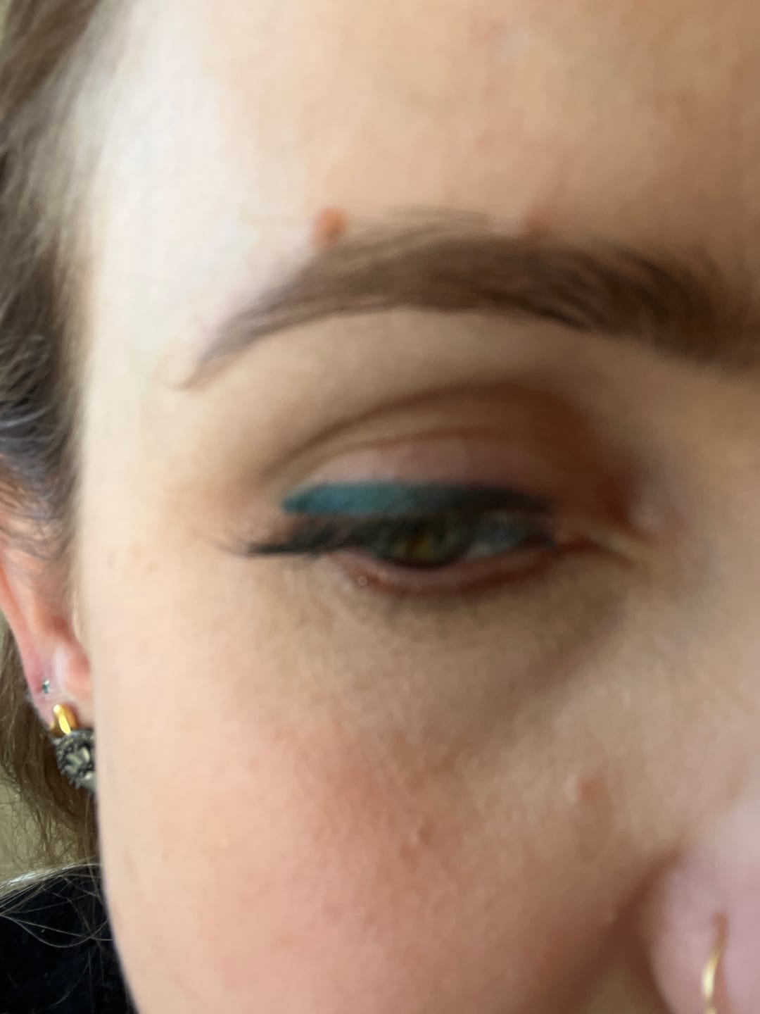 Customer photo review of Lapiseira Para Olhos Olive Green - Vizzela - Verde Oliva Efeito Metalizado