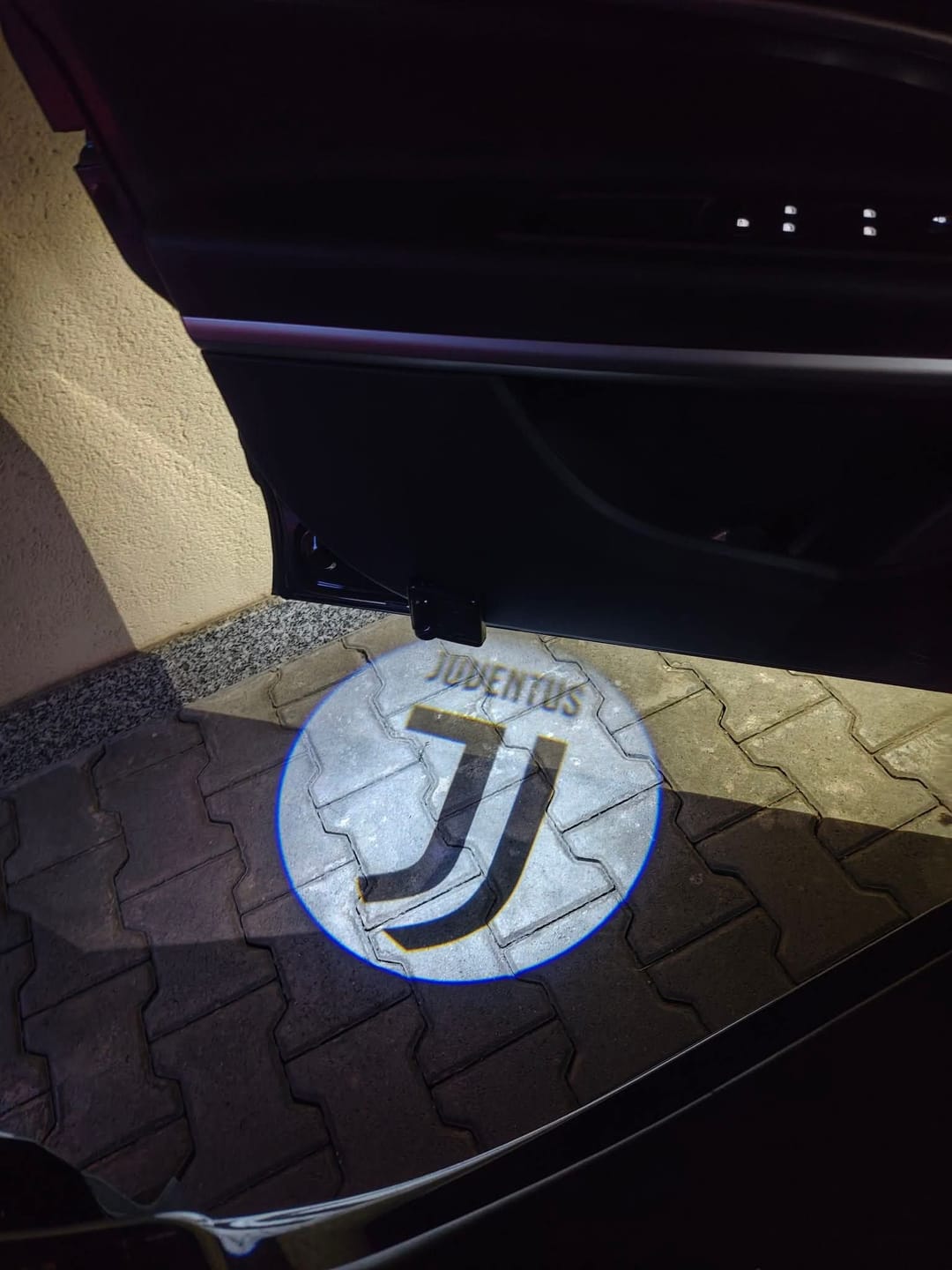 Customer photo review of DriveMode™ Proiettore per tifosi