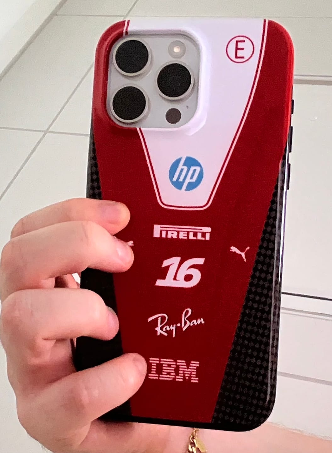 Customer photo review of Ferrari F1 2026 SF-26 Livery - Individuelle Premium Hülle für iPhone