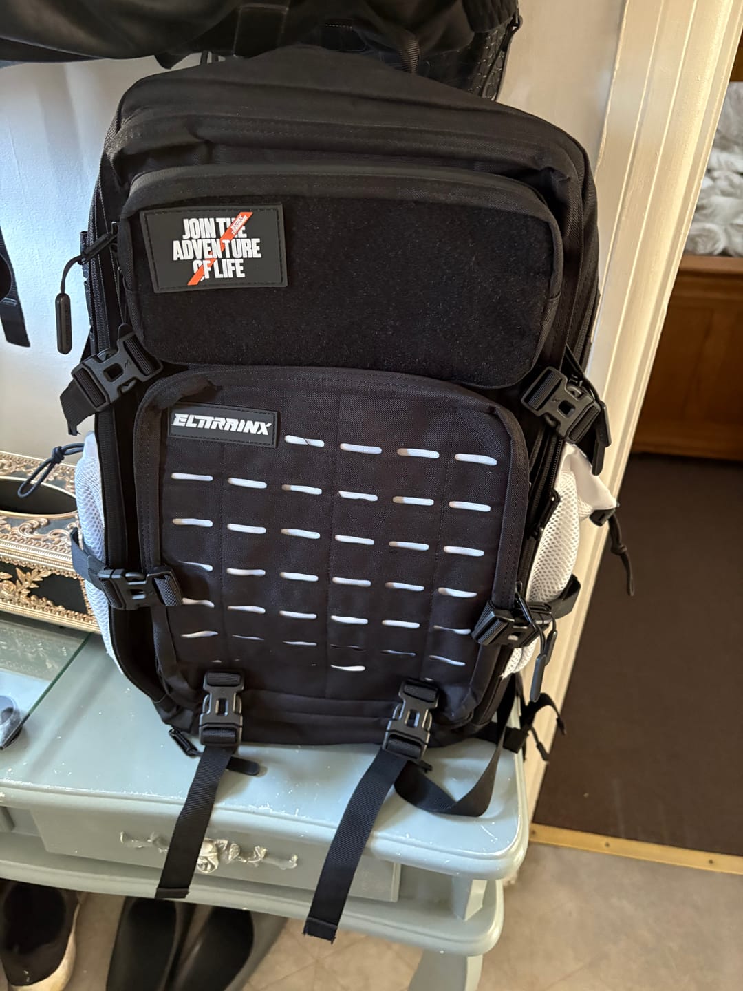 Customer photo review of Mochila Táctica V2 45L All In Negro y Blanco