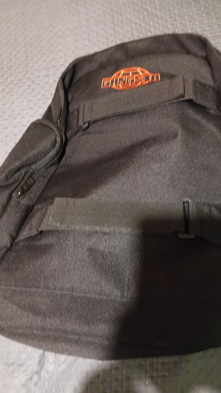 Customer photo review of Mochila Gangsta Skatepack Negro