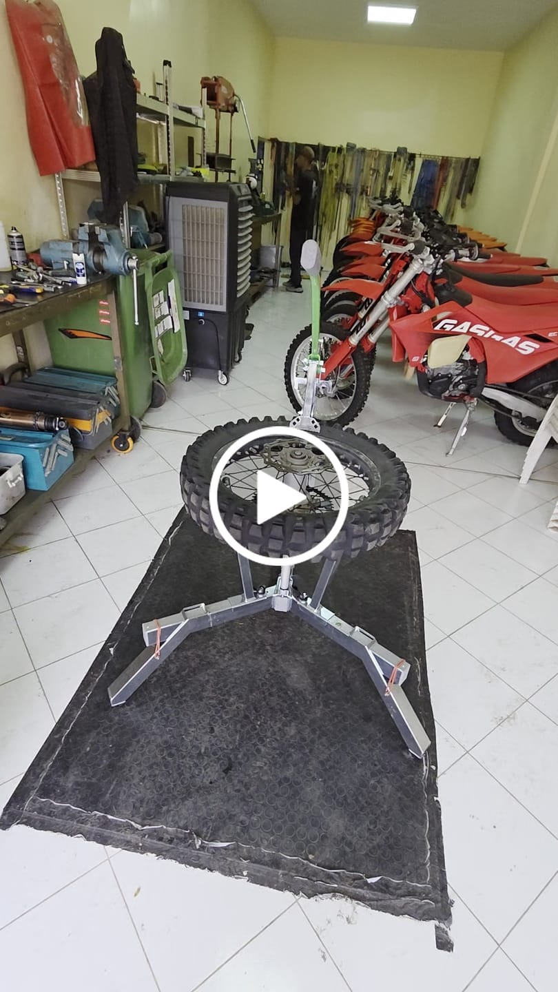 Customer video review of Rabaconda Dirt Bike Tire Changer