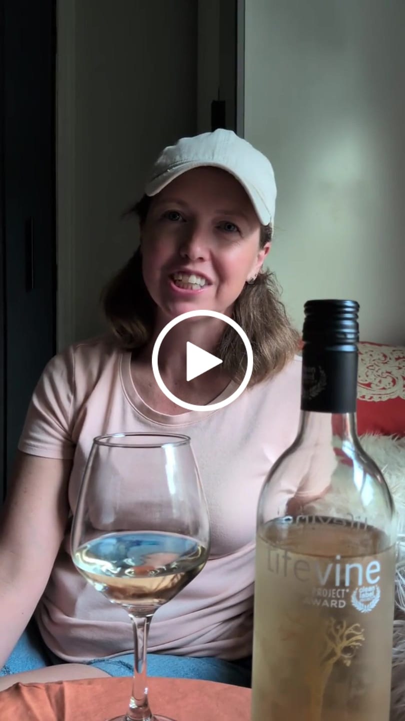 Customer video review of Pinot Grigio