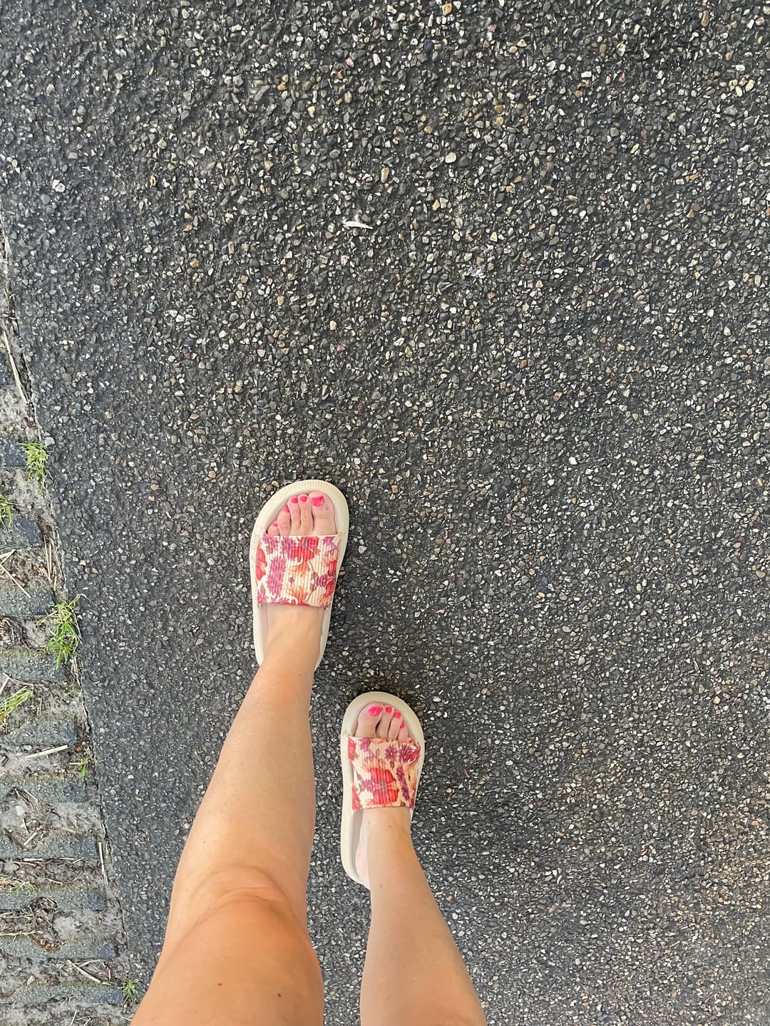 Customer photo review of HappyFlops Botanics