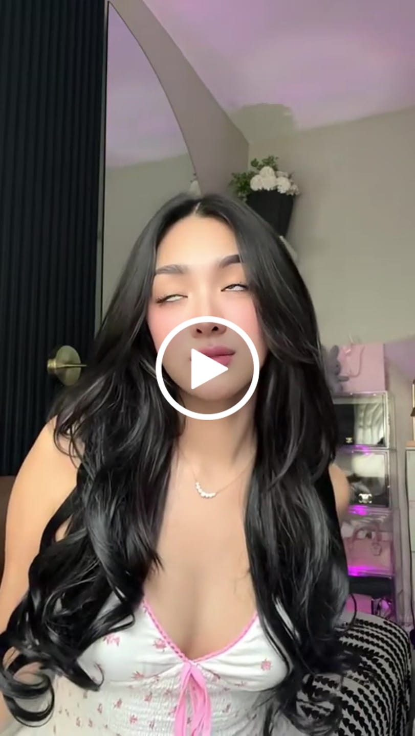 Customer video review of 22" Bombshell Curls