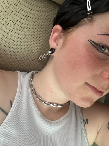 Reviewer wearing the LINK CHAIN as a close-fitting choker necklace.