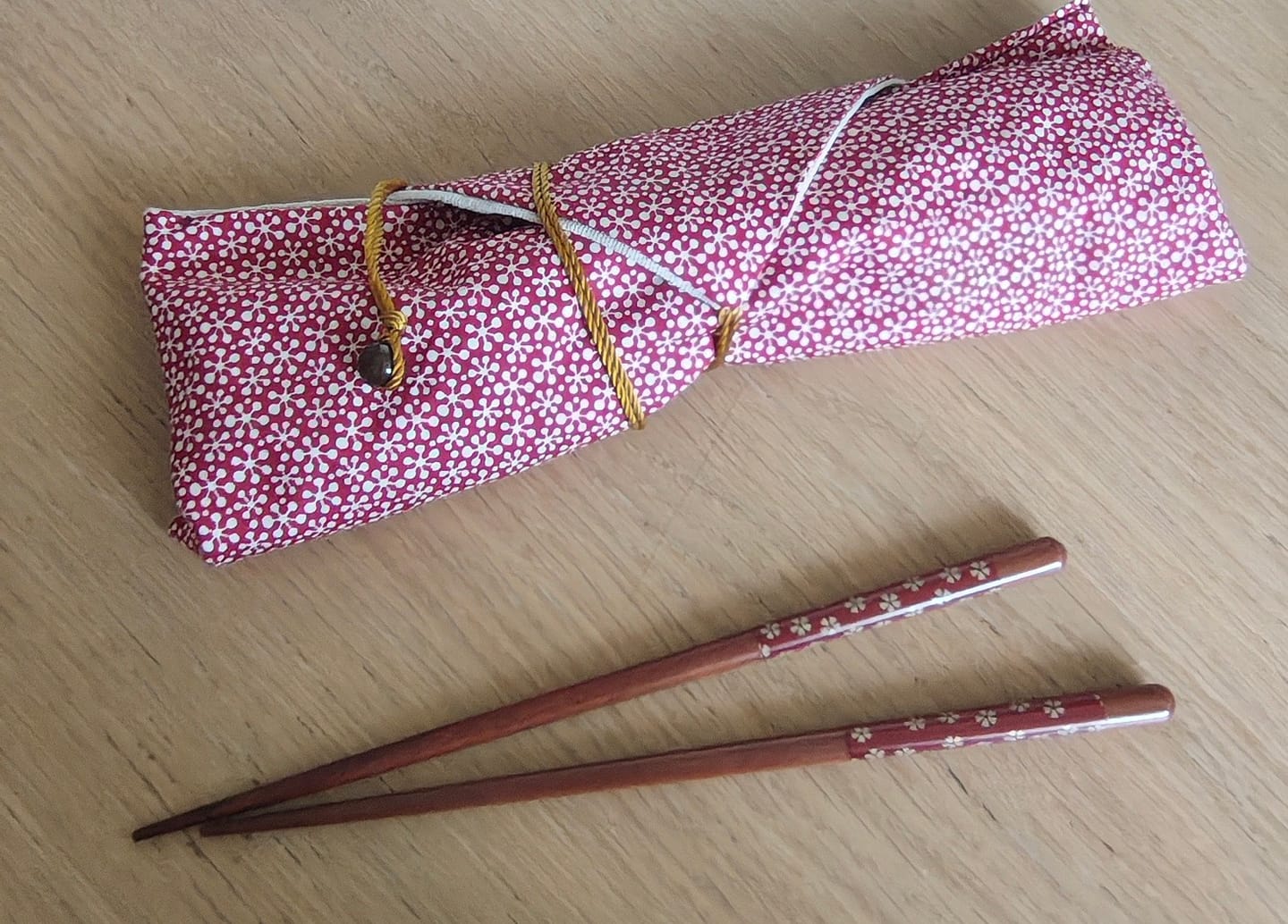 Customer photo review of Baguettes Japonaises Motif Fleurs de Cerisier Rouge