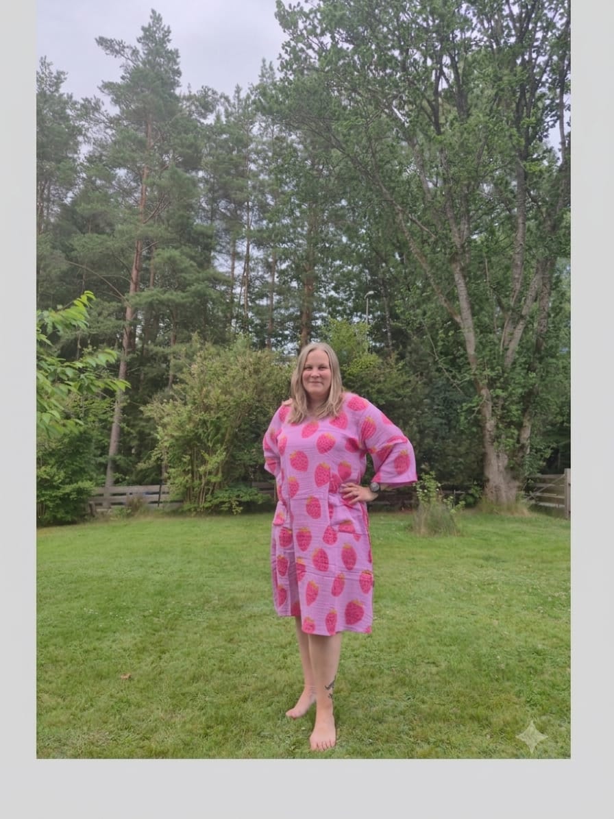 Customer photo review of Klänning Vera Jordgubbe | Rino