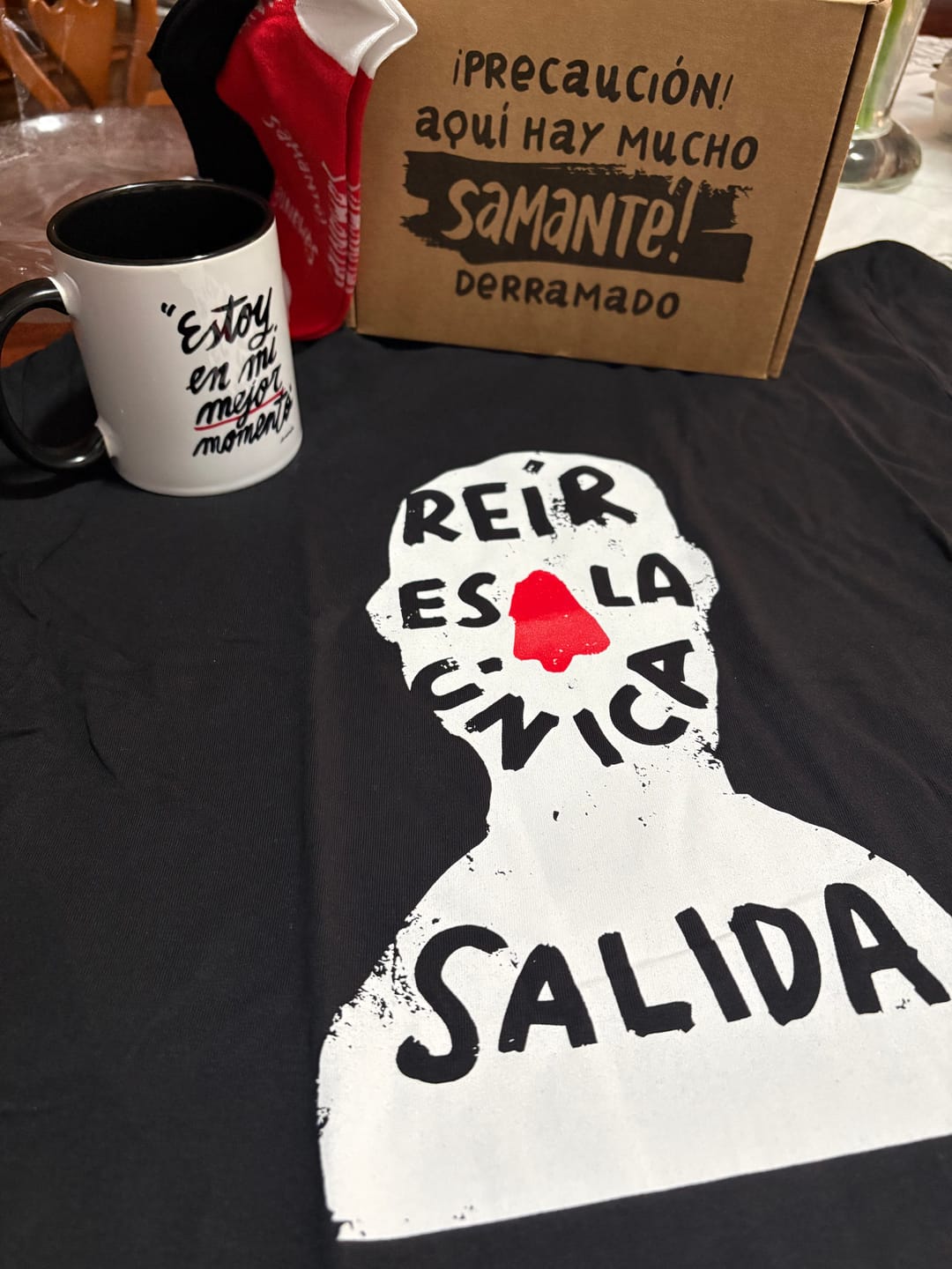 Customer photo review of Camiseta "Reír es la única salida"