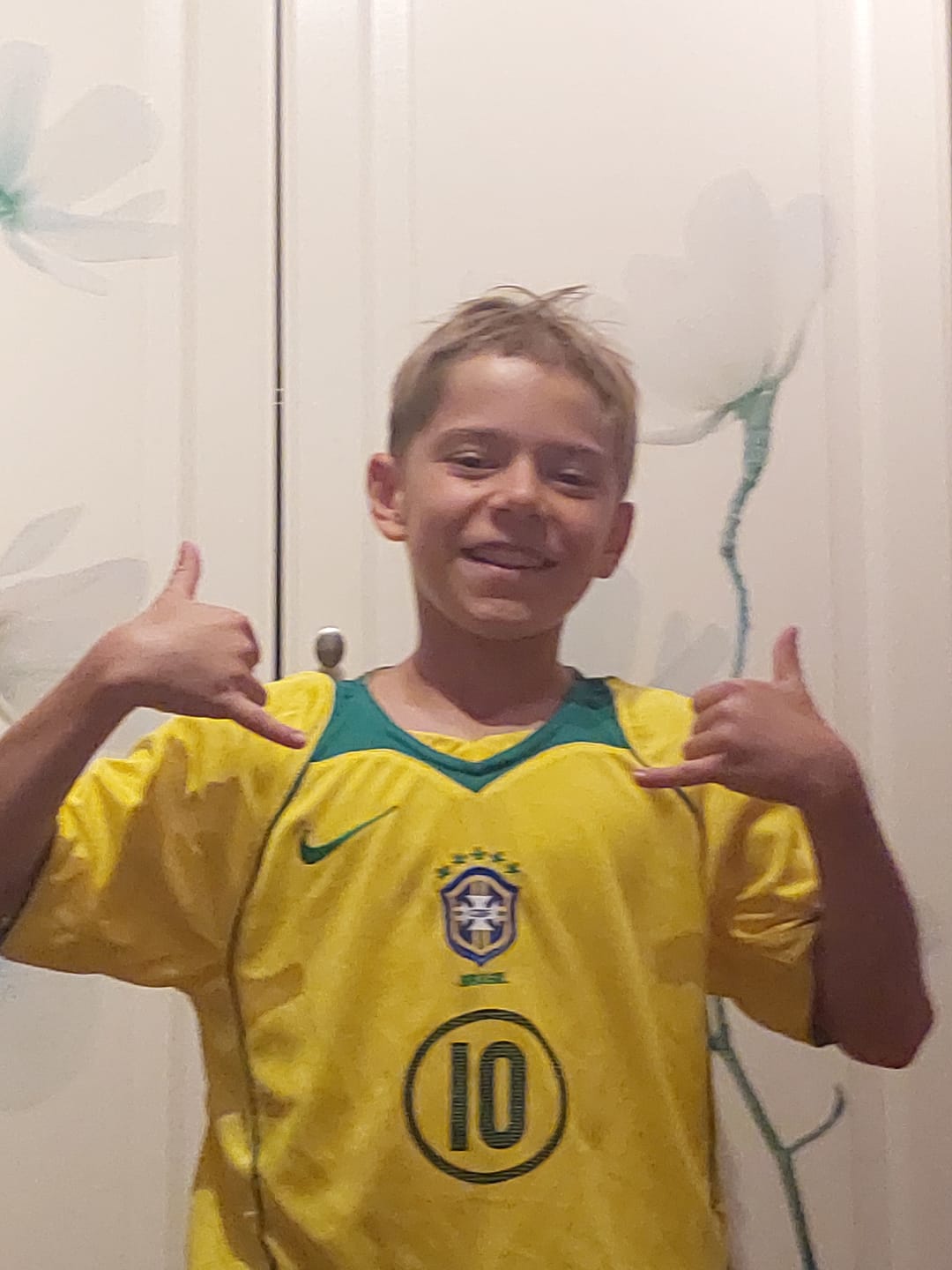Customer photo review of Ronaldinho Gaucho – Brazil 2004–2006 Retro Kit Jersey – | Trikot | Maillot Soccer Shirt