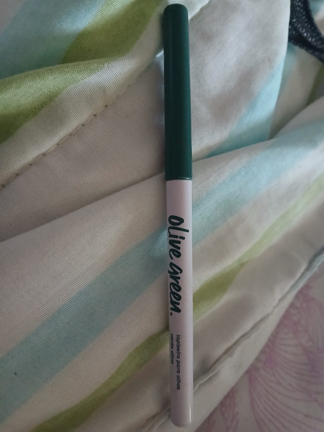 Customer photo review of Lapiseira Para Olhos Olive Green - Vizzela - Verde Oliva Efeito Metalizado
