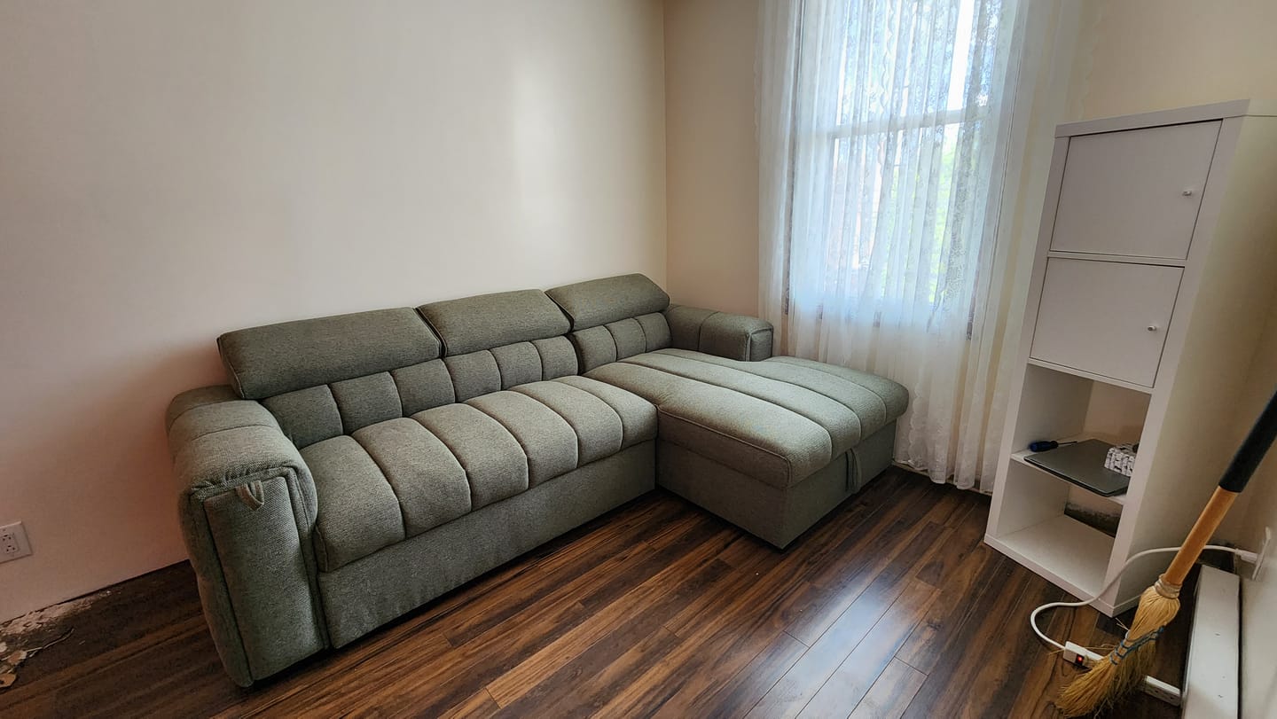 Customer photo review of VICTOR - Sofa lit 99" avec rangement vert