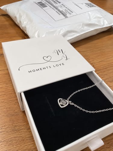 Customer photo review of Collar de corazón con foto personalizada de proyección