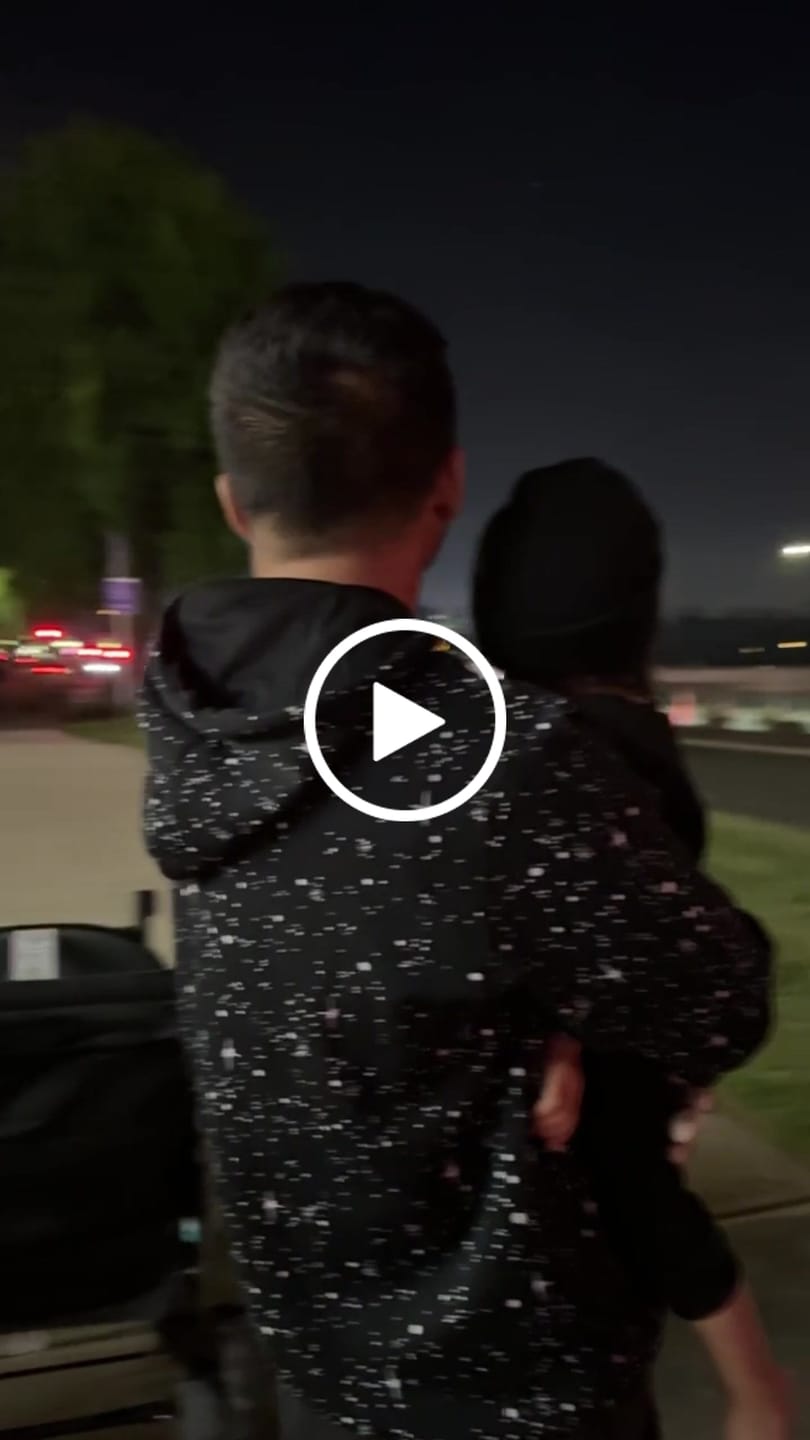 Customer video review of Star Wars™ "Far, Far Away" – Classic Hoodie