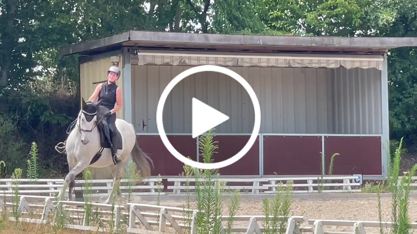 Customer video review of KYLIE - BASE LAYER SHORT SLEEVE | BLACK CRYSTAL