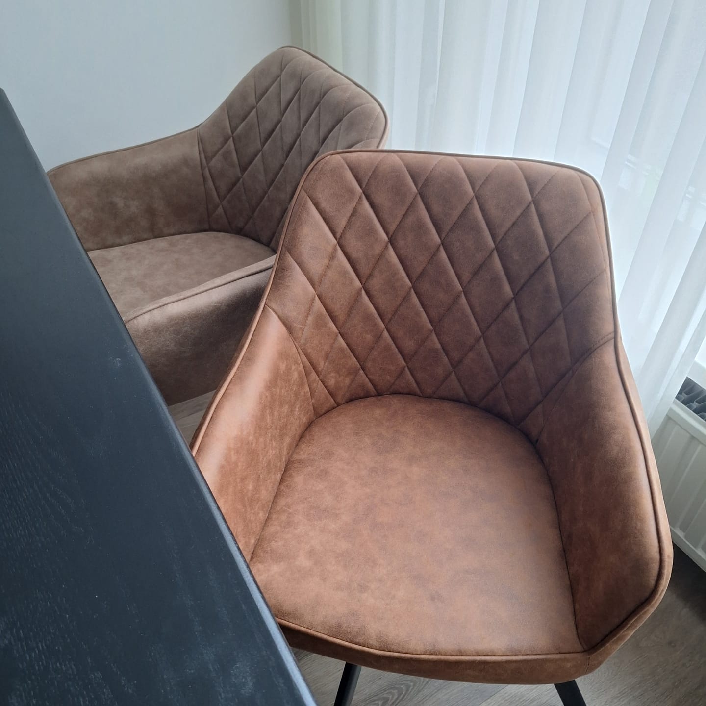 Customer photo review of Brione Draaibare Eetkamerstoel - Cognac