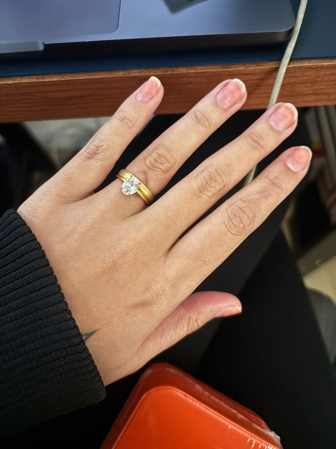 Customer photo review of Anel Solitário Lumière Banhado em Ouro 18k