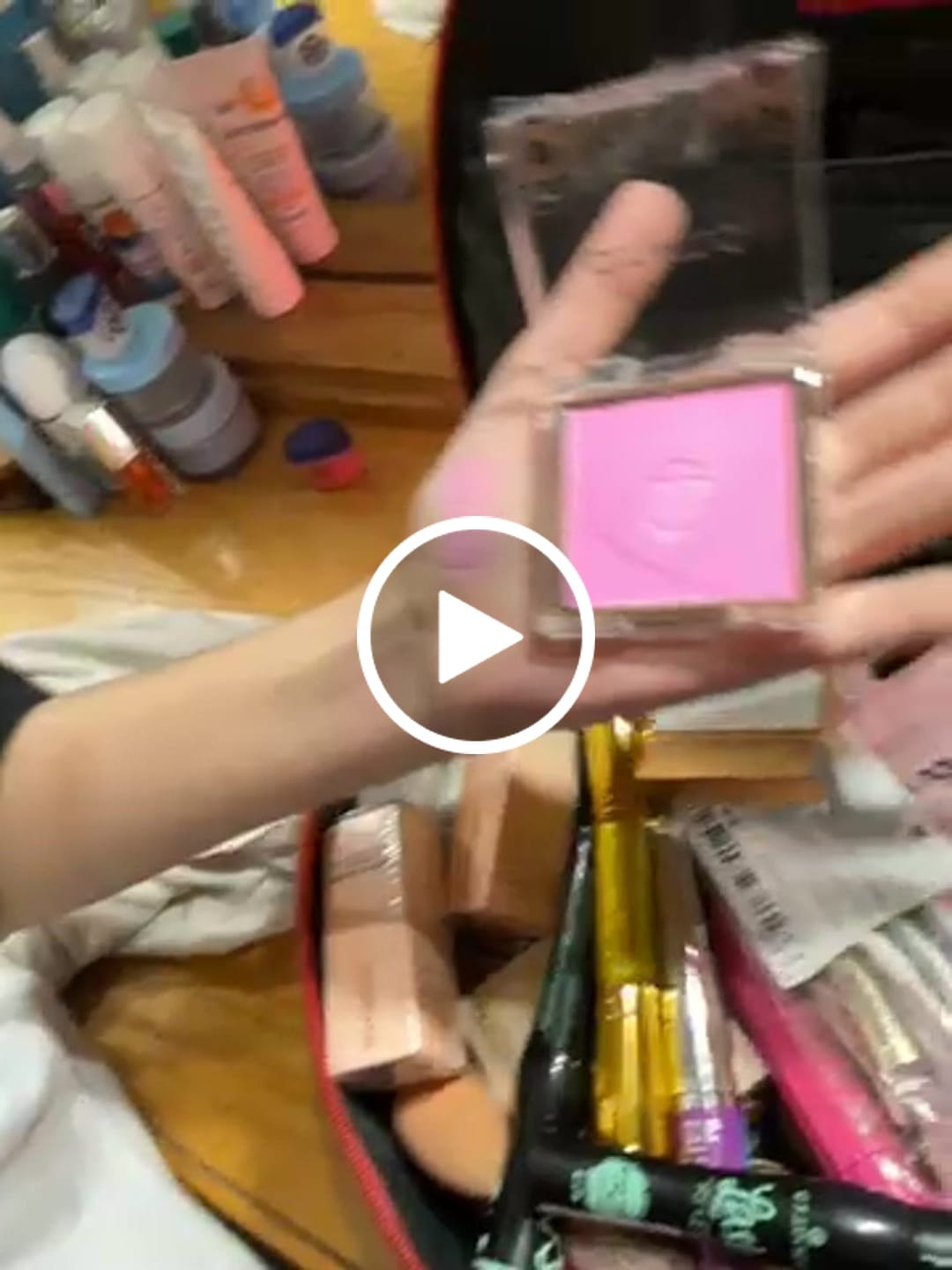 Customer video review of O.TWO.O SILKY GLOW POWDER BLUSH