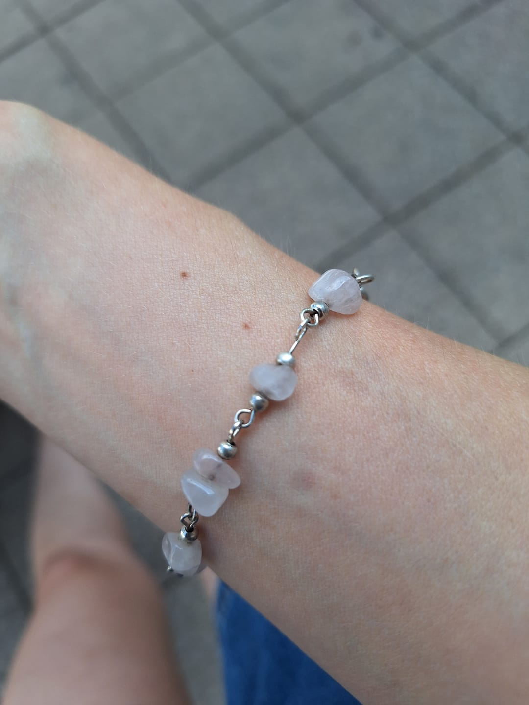 Customer photo review of Rosenquarz Armband für Liebe - Handgefertigt in Peru | Edelstein Armband für schmale Handgelenke