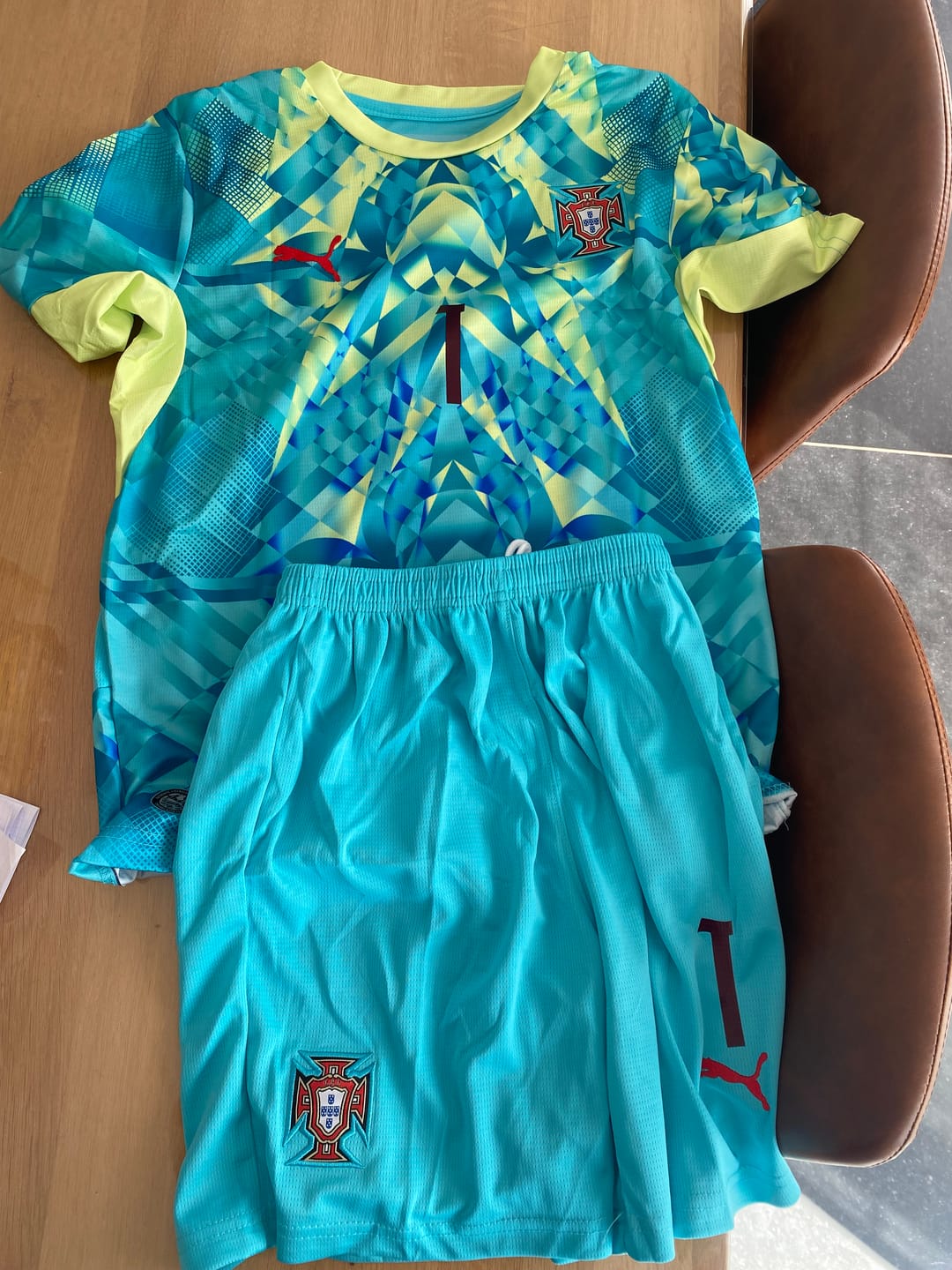 Customer photo review of Diogo Costa Portugal Goalkeeper New Season Football Jersey Kit