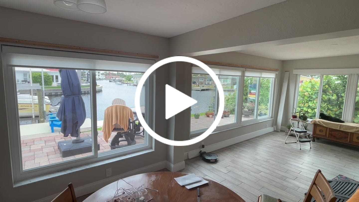 Customer video review of SmartWings Motorized Light Filtering Roller Shades 70% Blackout Essential