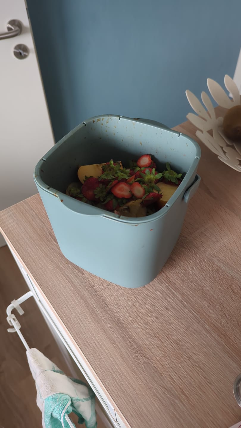 Customer photo review of Biomülleimer Küche 4L – Spülmaschinenfest & geruchsdicht