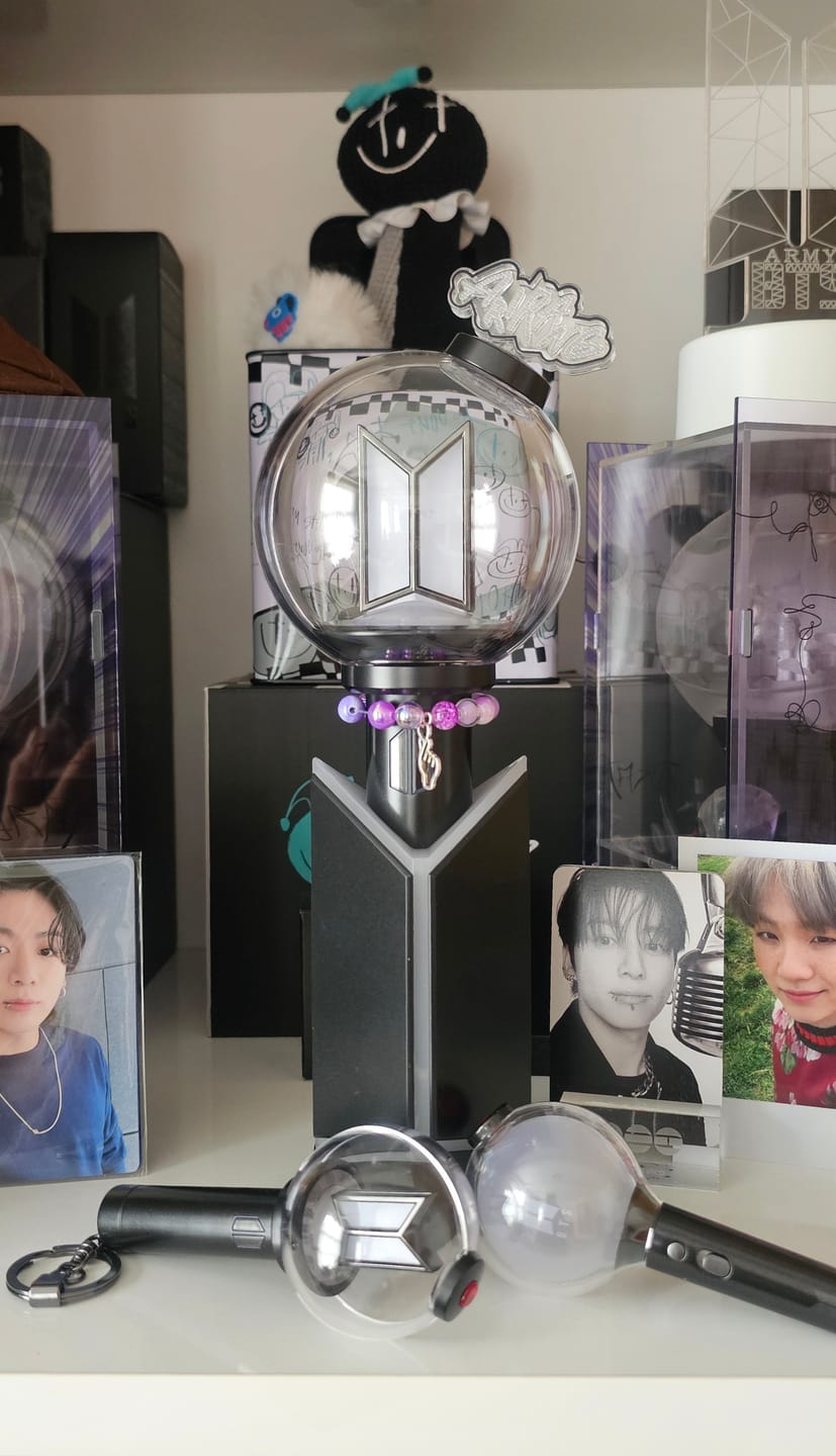 Customer photo review of BTS - OFFICIAL LIGHT STICK VER.4 KEYRING