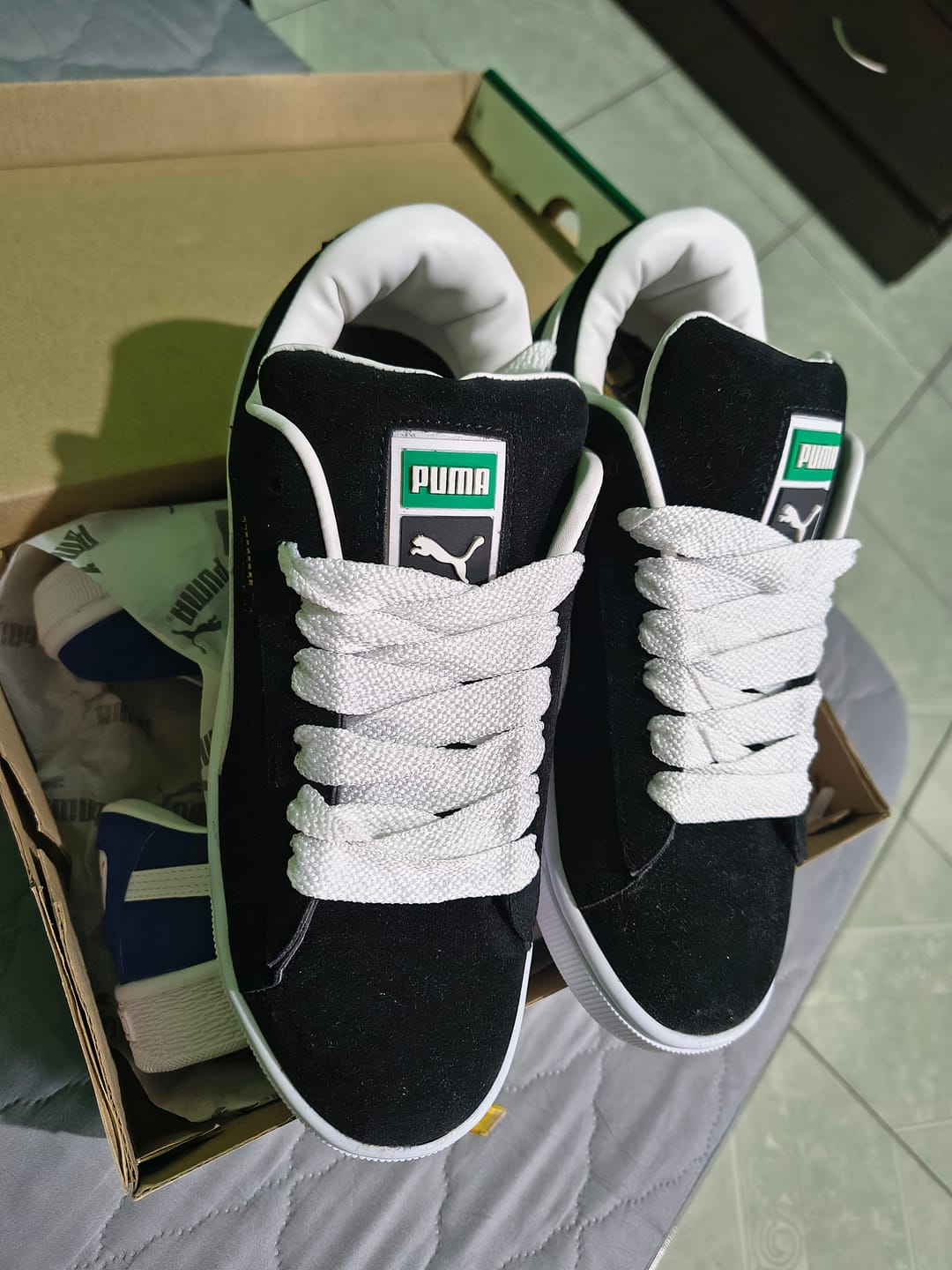 Customer photo review of Tenis Suede XL Negro Blanco 1.1 Premium