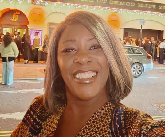 Customer photo review of Luvwin 5x5 Closure Salt & Pepper More Salt Highlight Front Glueless Straight Wig