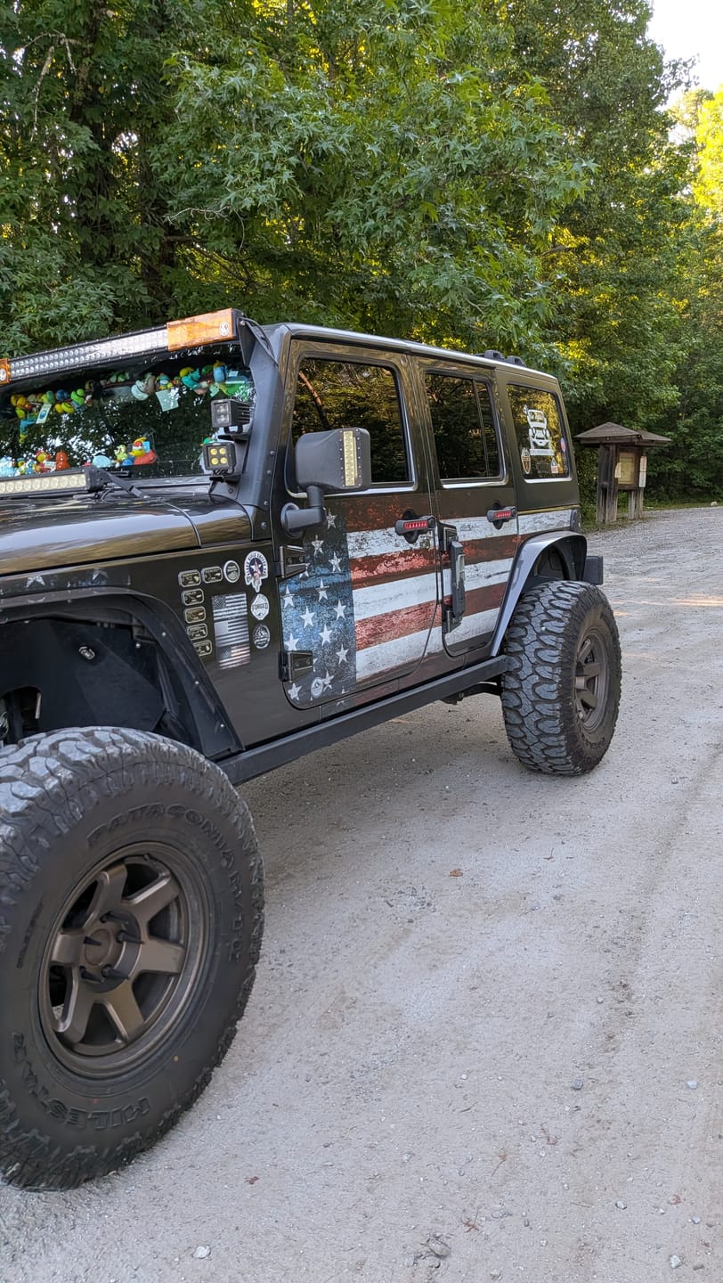 Customer photo review of Wrangler JKU Removable Trail Armor