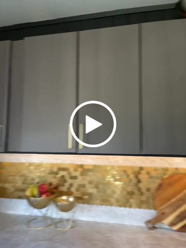 Kundeanmeldelse med video av Calm oak greige kontaktplast