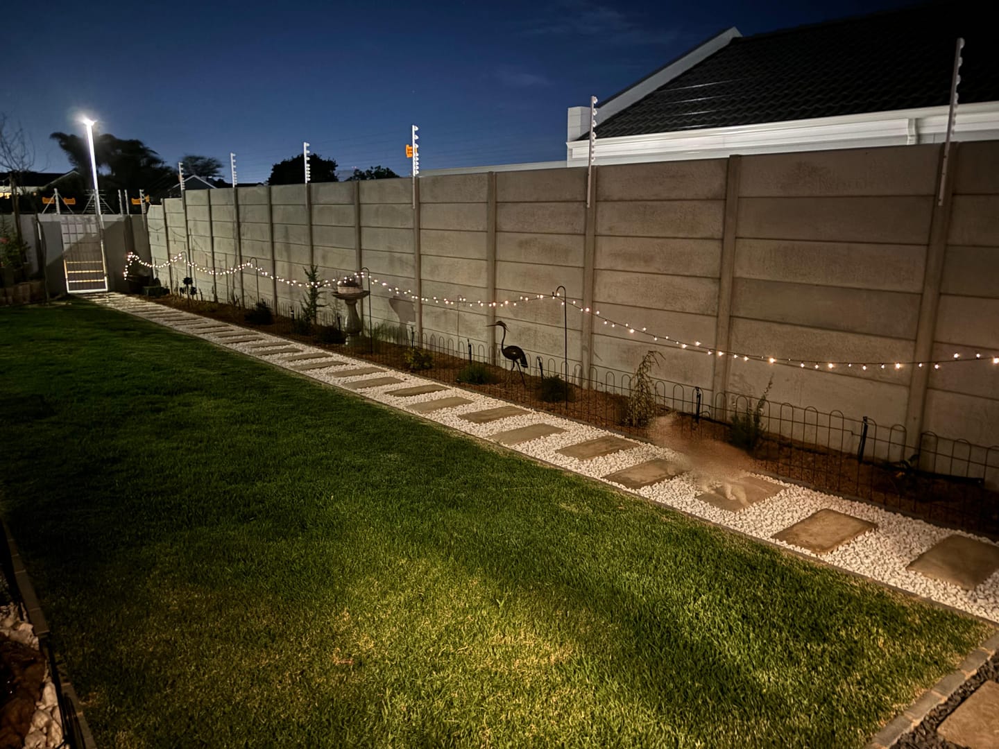 Customer photo review of Black String Solar Fairy Lights