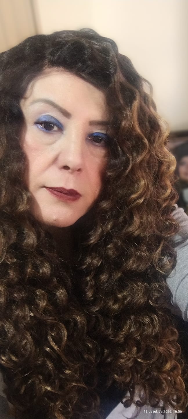 Customer photo review of Lace Front Tela HD Italia Castanho Luzes 33/22 Cacheada - Repartição Livre 13x4