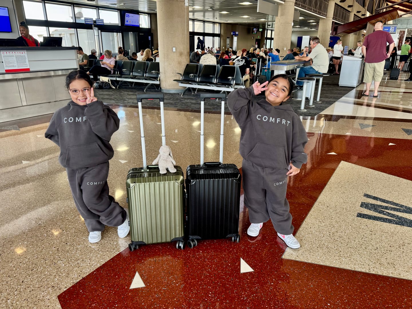 Customer photo review of TREVA Aluminum Suitcase Black