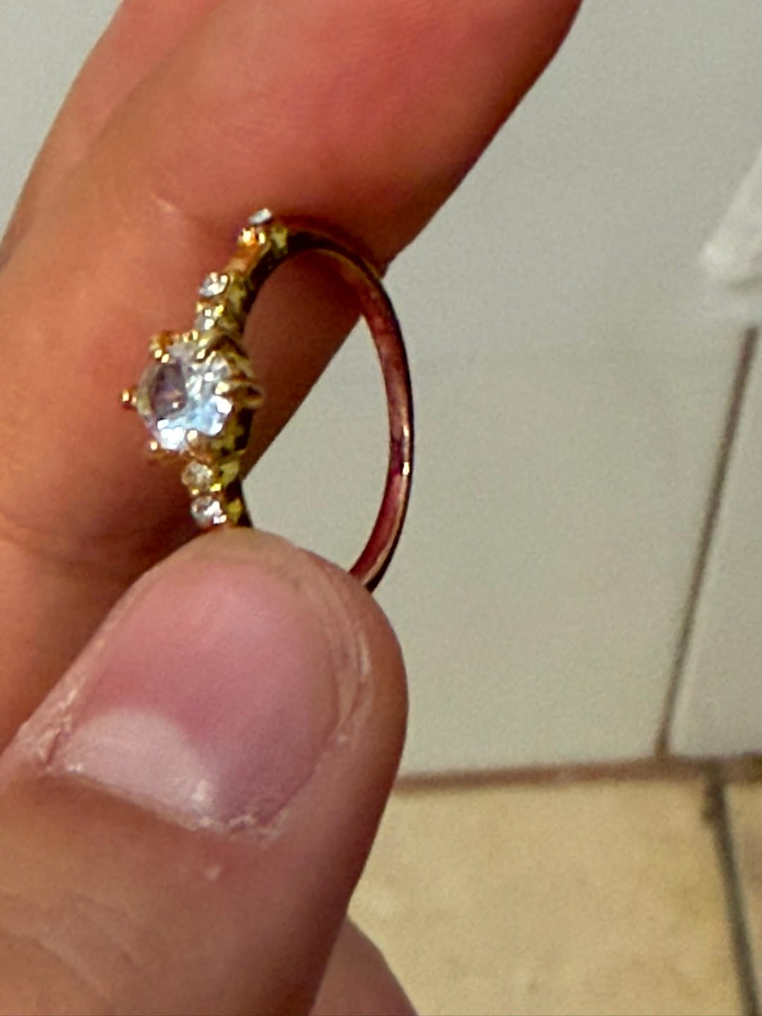 Customer photo review of Olivenorma Gold Minimalistischer Edelstein-Verlobungsring