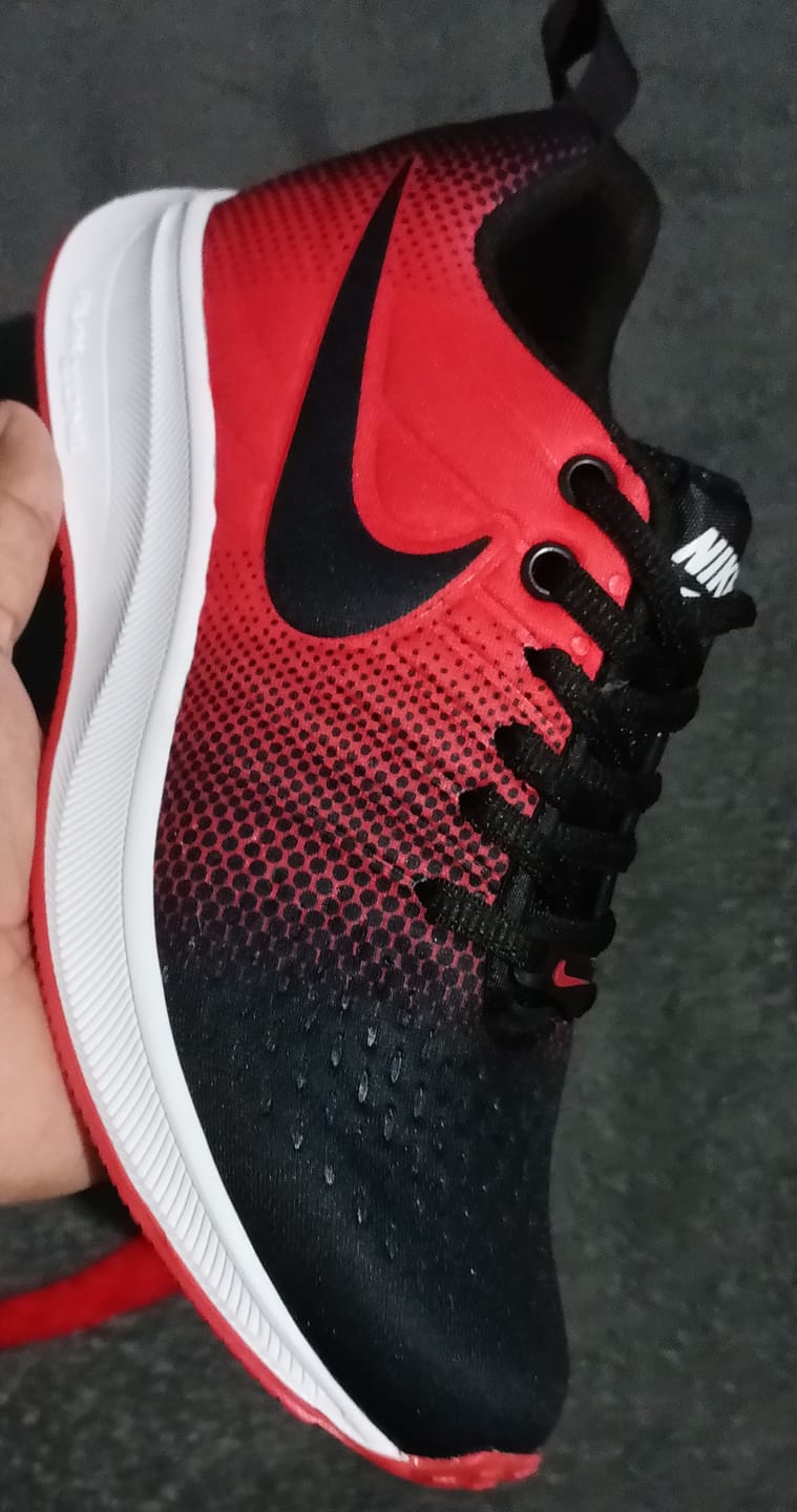 Customer photo review of Tenis 012 Negro Rojo Negro