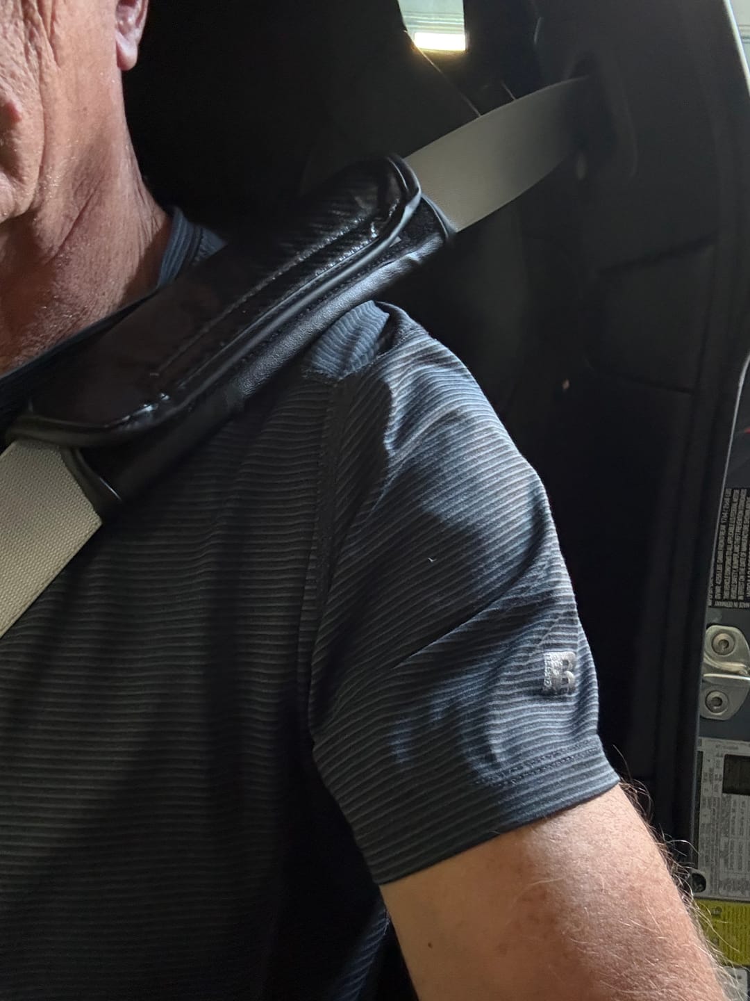 Customer photo review of Carbon Fiber Leather Seat Belt Shoulder Protector – Soft Anti-Slip Seat Belt Cover, Universal Car Shoulder Pad