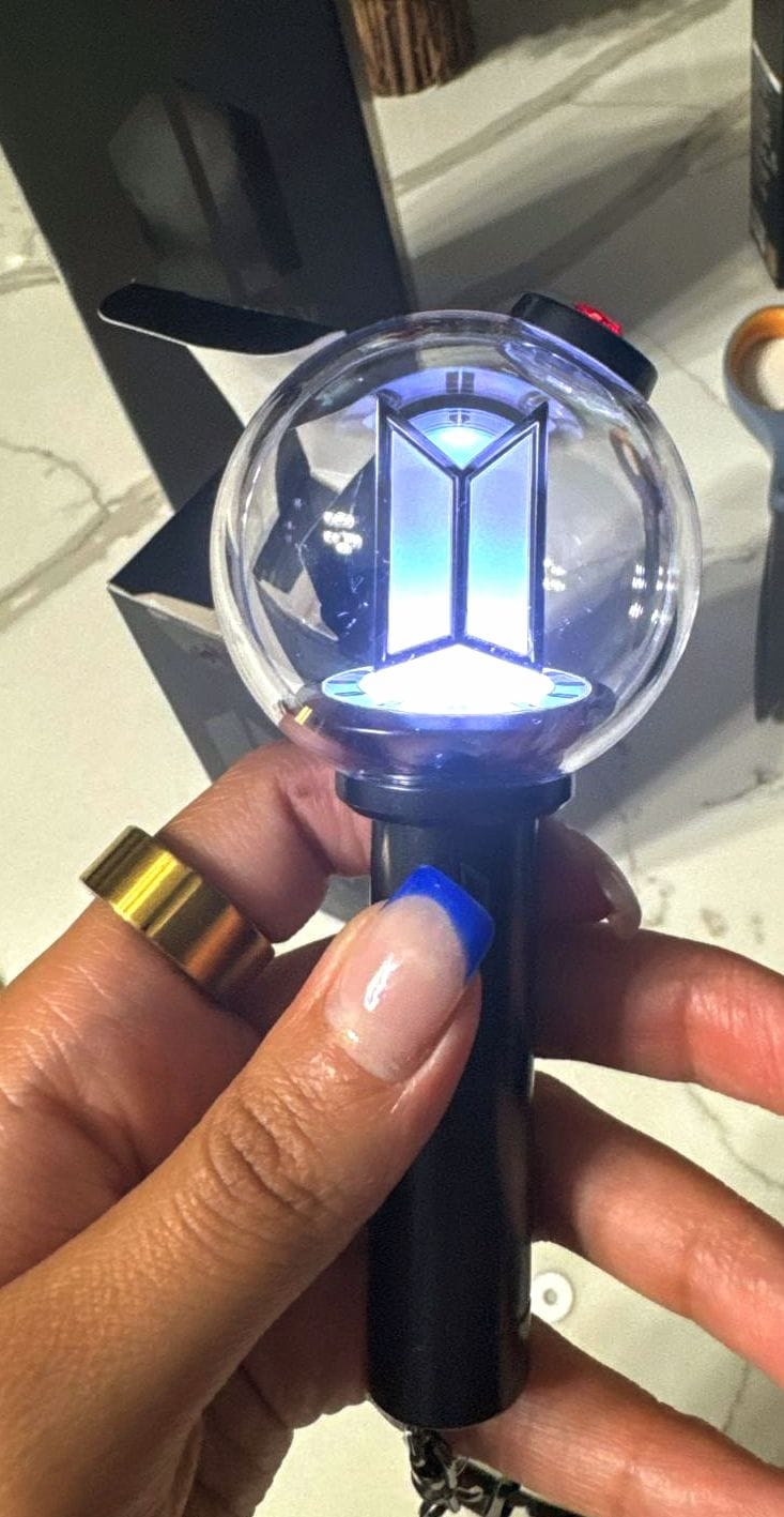 Customer photo review of BTS - OFFICIAL LIGHT STICK VER.4 KEYRING
