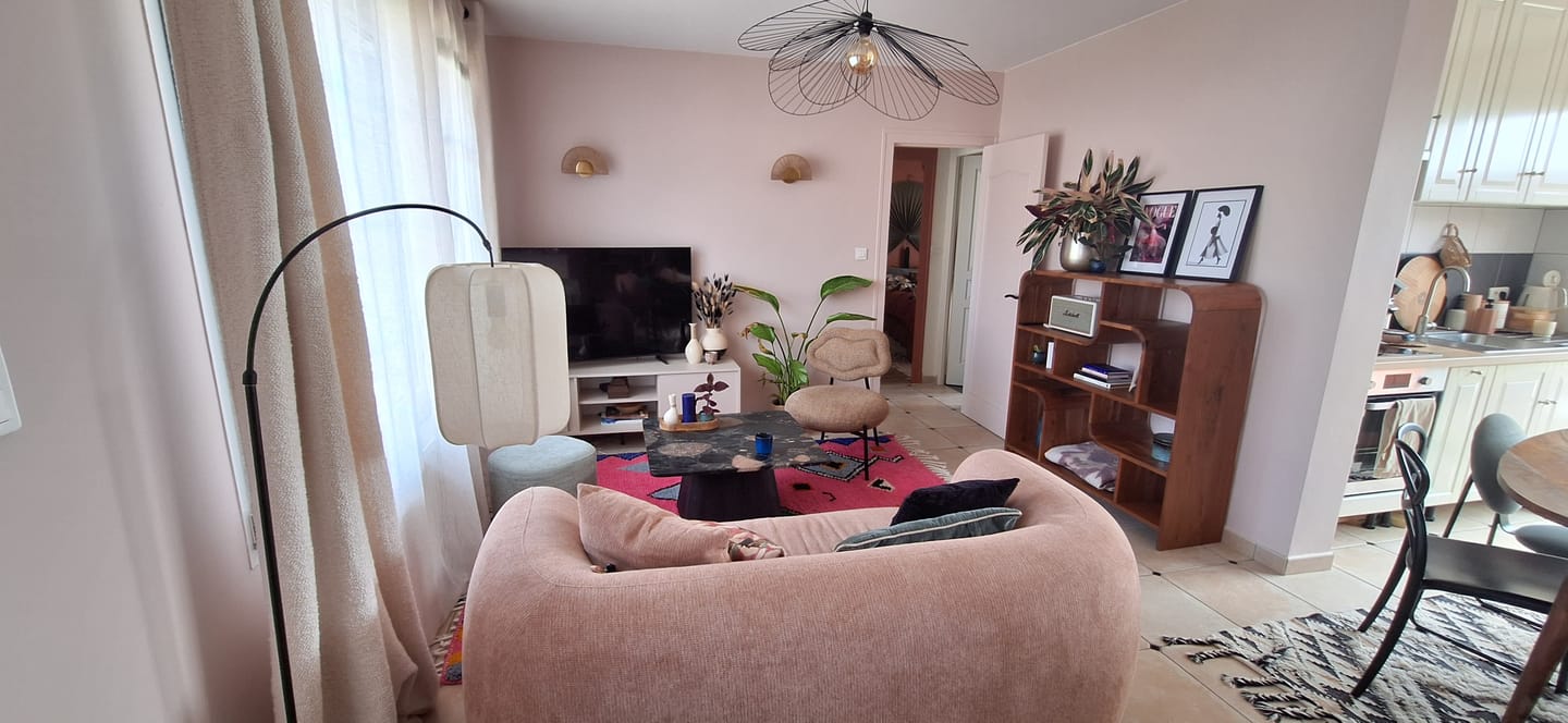 Customer photo review of Pink Moroccan Wool Rug – Colorful Berber Abstract Design