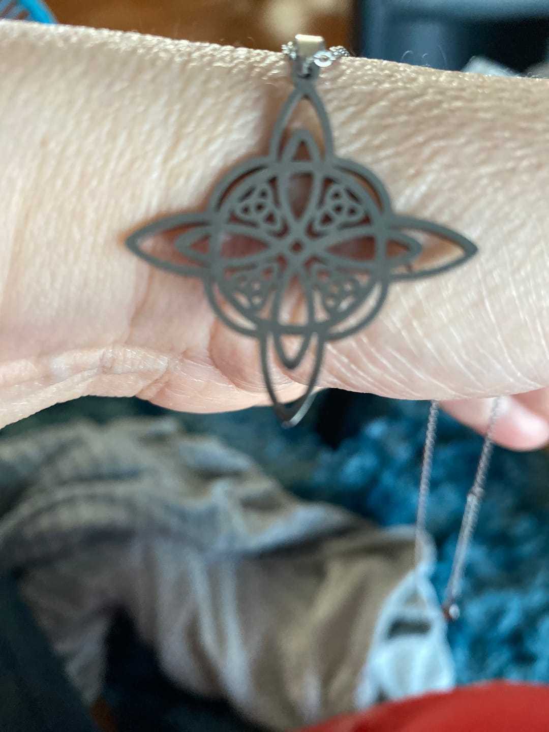 Customer photo review of Pendentif "Protection Éternelle" en Nœud de Sorcière