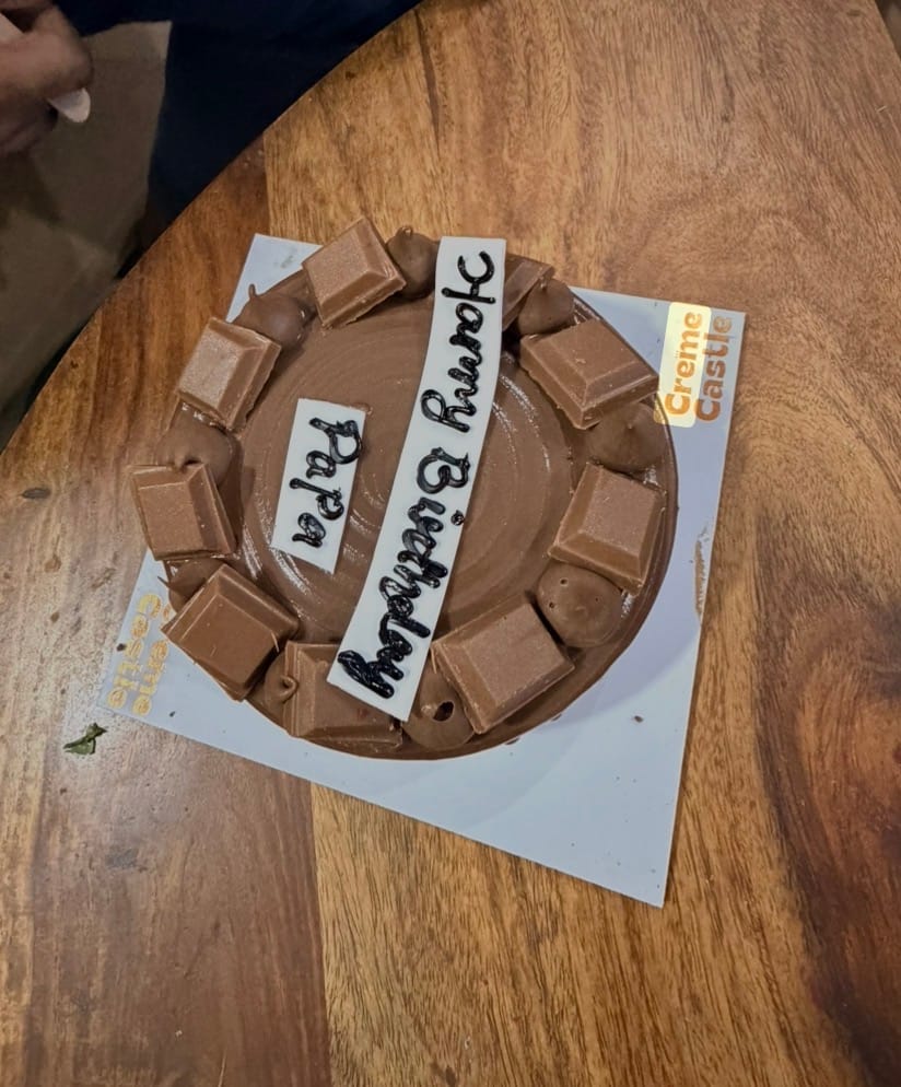 Customer photo review of Classical Dairy Milk Cake