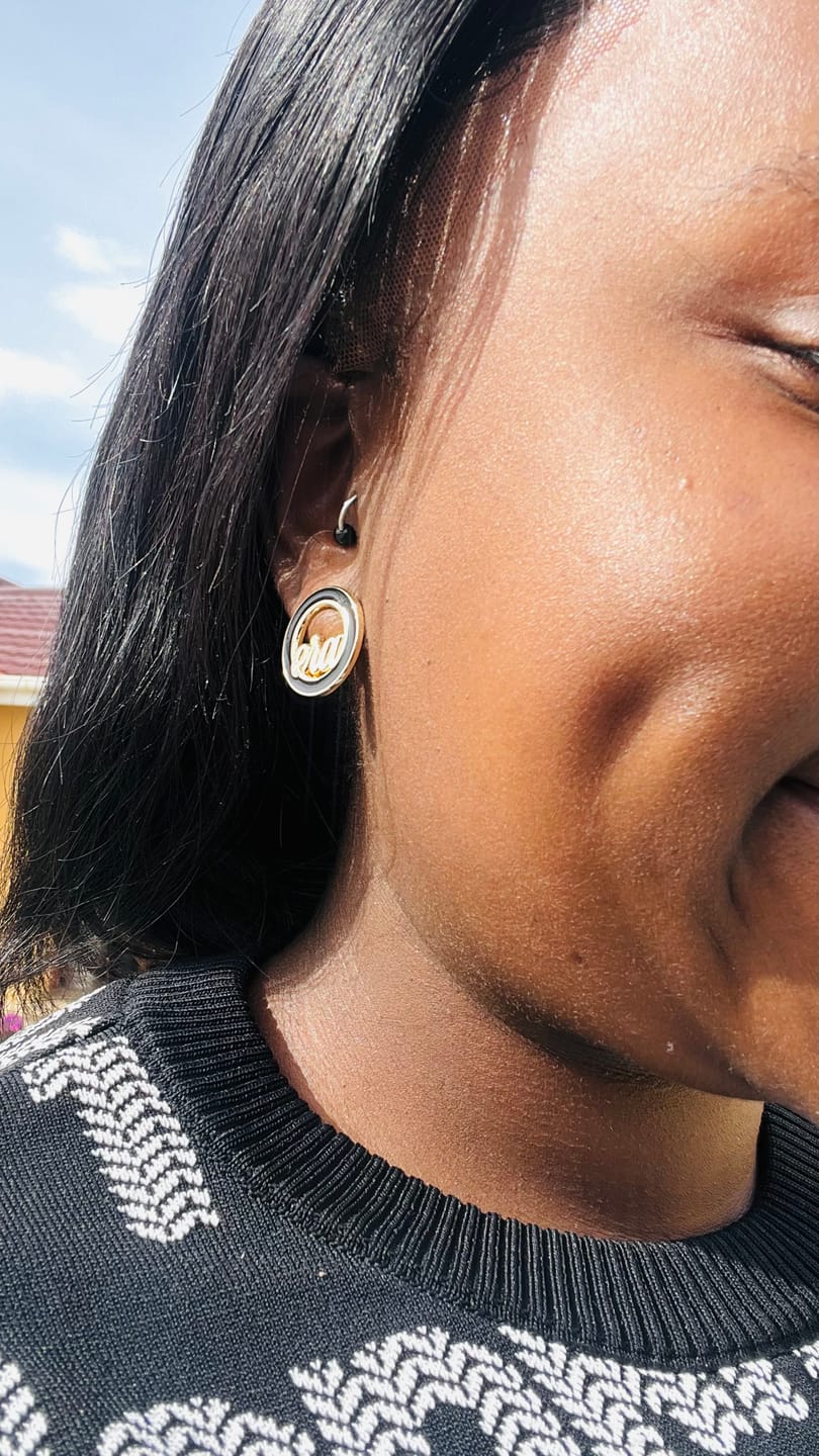 Customer photo review of Gold Diva Studs