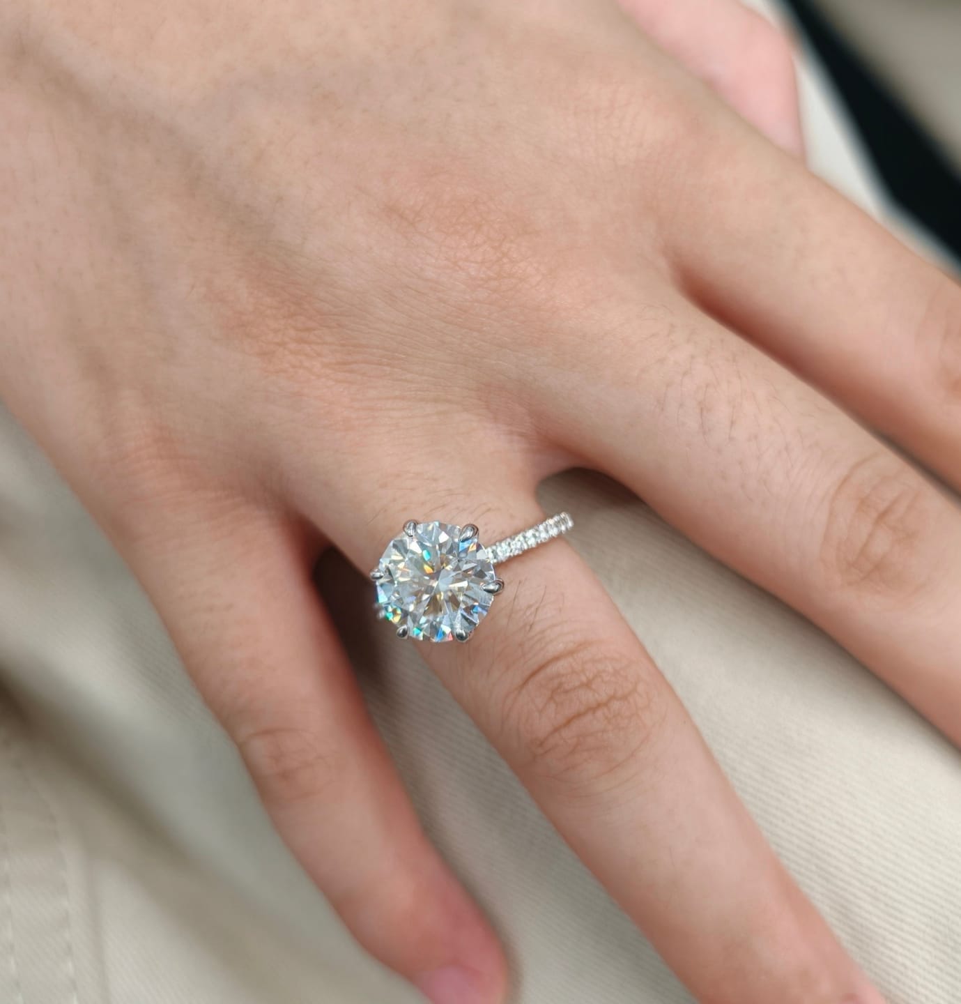 Customer photo review of Rodiffy Moissanite 2.0 Ct ～4.0 Ct Round Cut 6 Prong Promise Rings For Women