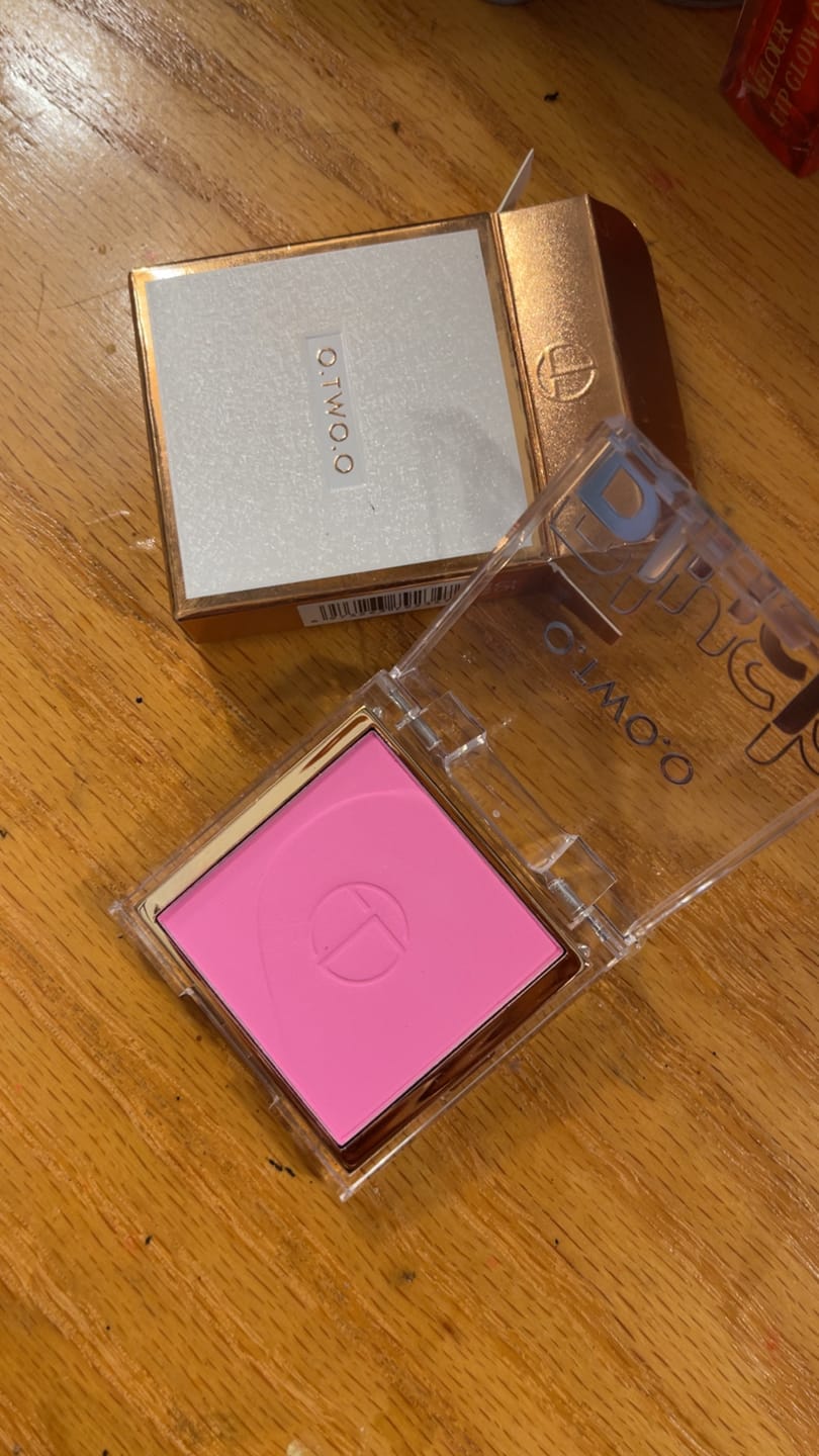 Customer photo review of O.TWO.O SILKY GLOW POWDER BLUSH
