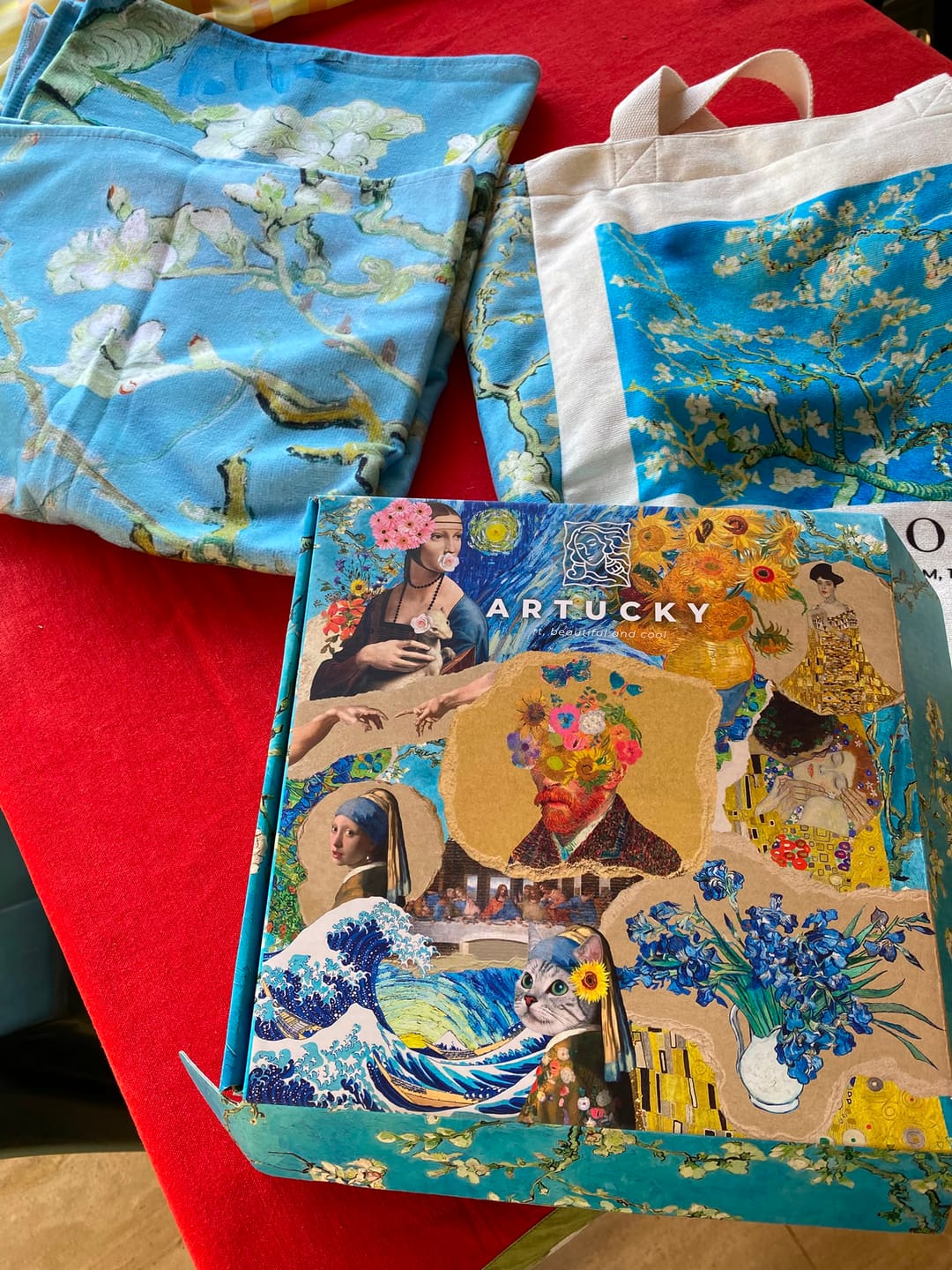 Customer photo review of Van Gogh Almond Blossom Omuz Çantası