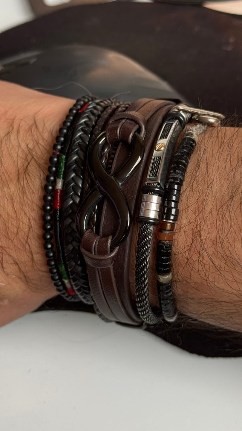 Customer photo review of Pulsera Infinito - Piel Natural