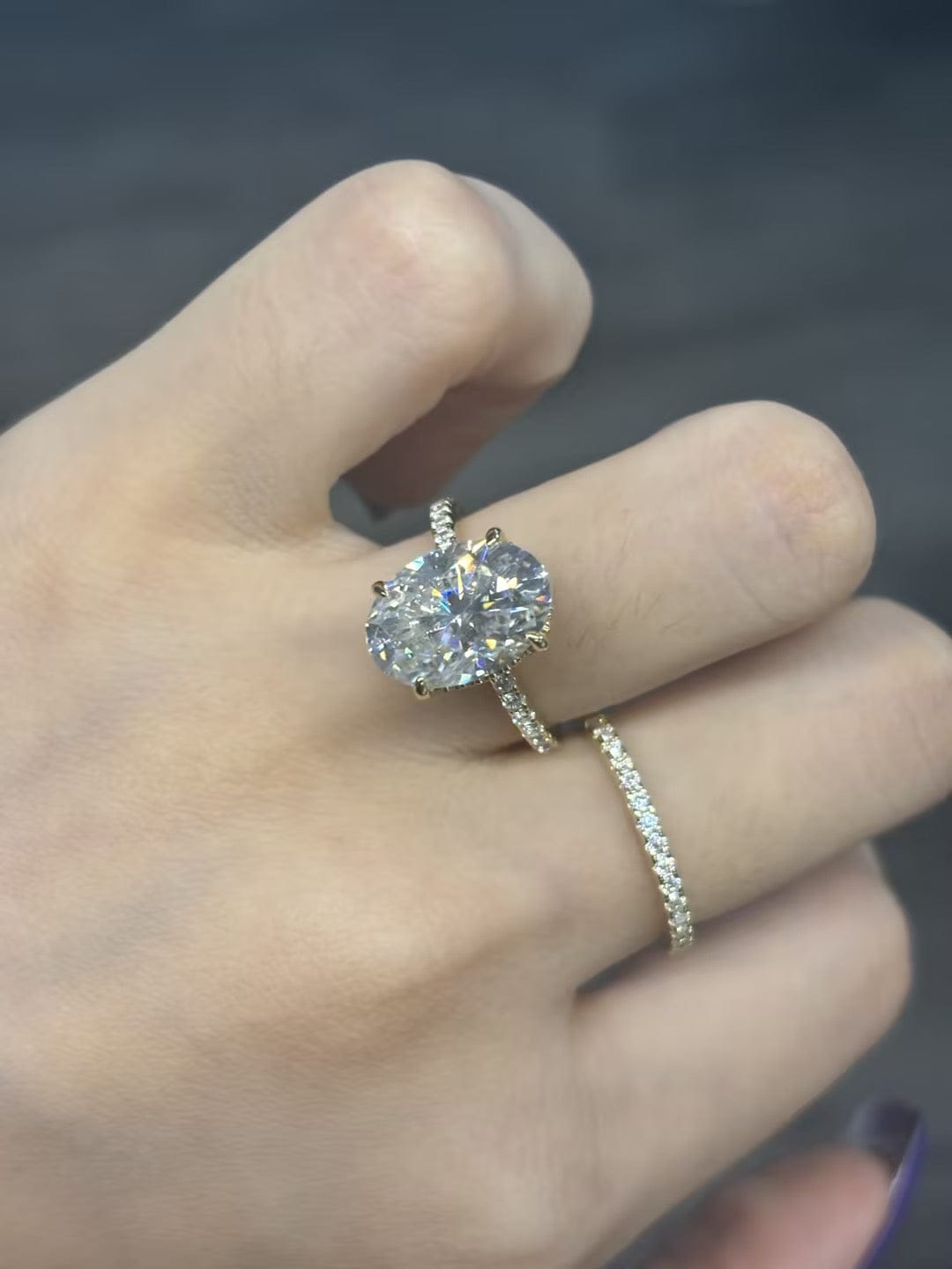 Customer photo review of Rodiffy Moissanite 4.0 Ct ～ 5.5 Ct Oval Cut Yellow Gold/White Gold Wedding Ring For Women