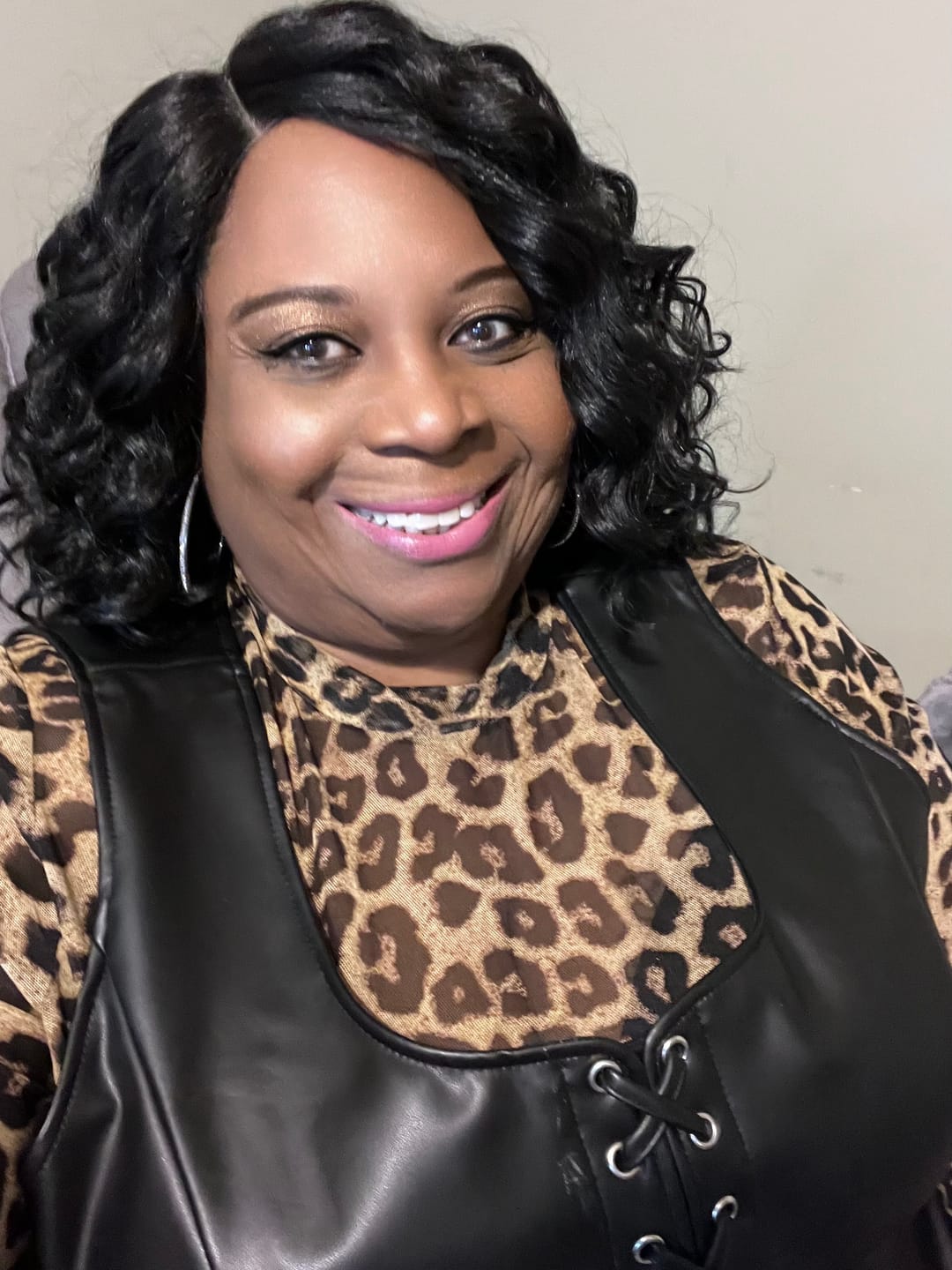 Customer photo review of Outre Melted Hairline Glueless HD Lace Front Wig - MARTISHA