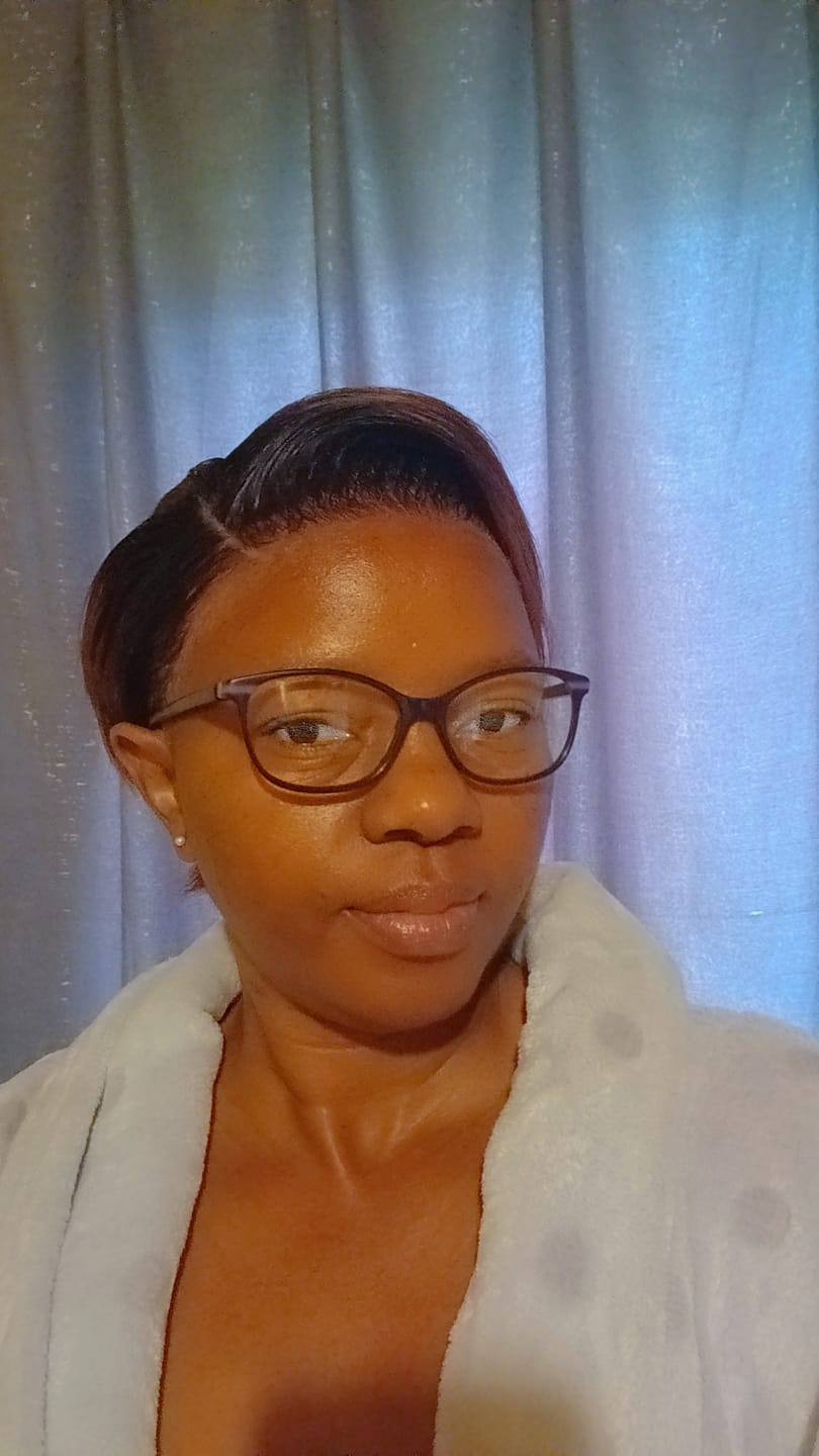 Customer photo review of Brazilian 13x4 Lace Frontal Wig Pixie Cut Col