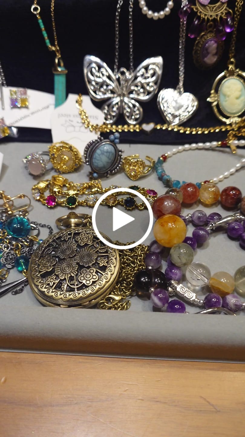 Customer video review of （Hot selling）Wish your mystery jewelry jar（plastic jar ）